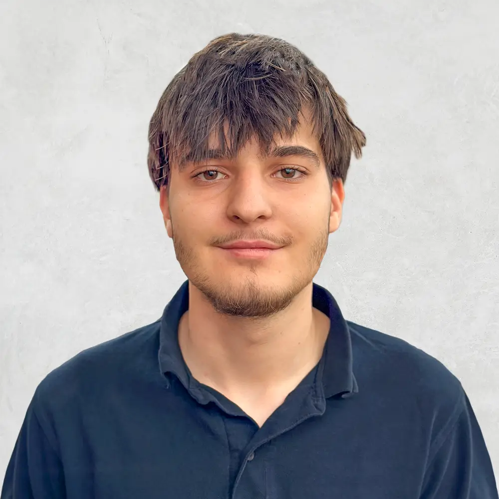 Portraitfoto von Labinot Thaqi, Produktionsmitarbeiter bei DOCKNER druck@medien.